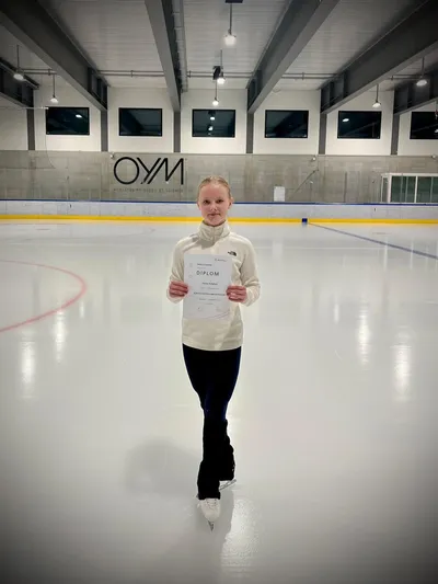 Congratulations to Emilia, who successfully passed her intersilver test. Way to go 👏🥰 #figureskati